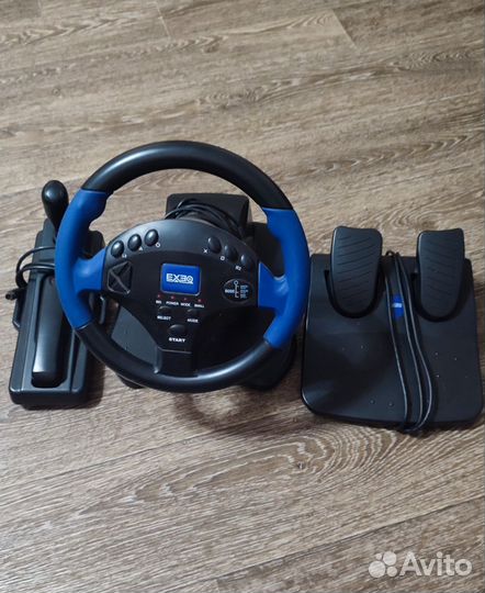 Игровой руль с педалями