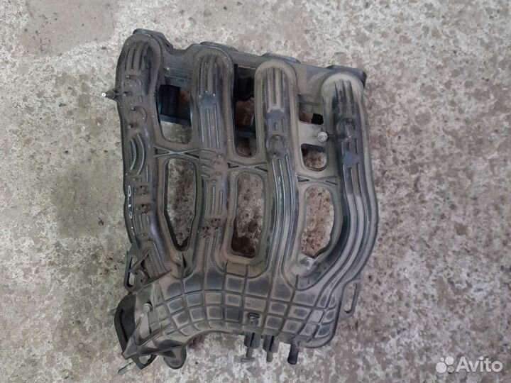 Впускной коллектор 124 126