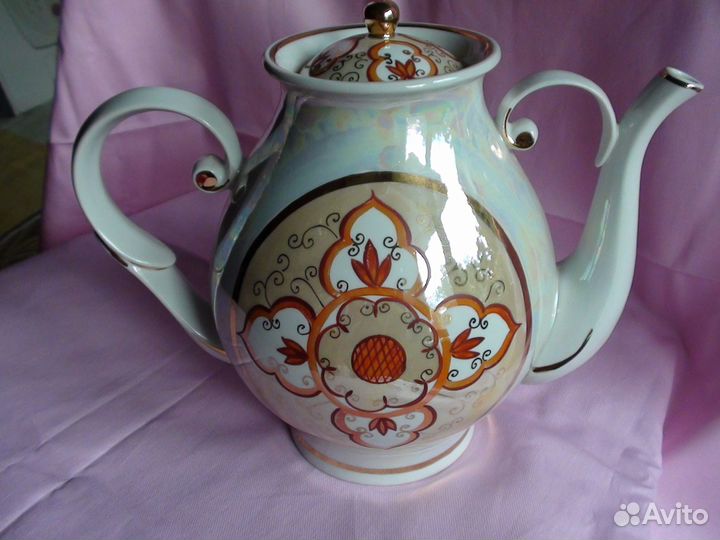 Чайник заварочный новый и сахарница