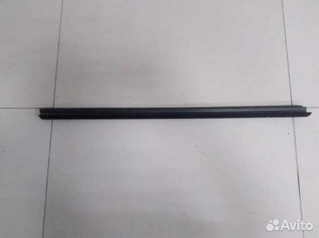 Уплотнитель стекла двери Skoda Rapid 2012-2020