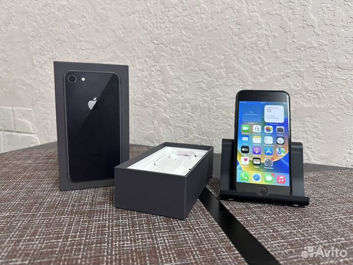 iPhone 8, 64 ГБ