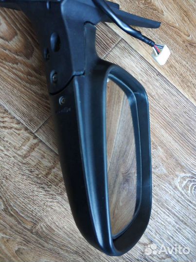 Зеркало правое Toyota Avensis