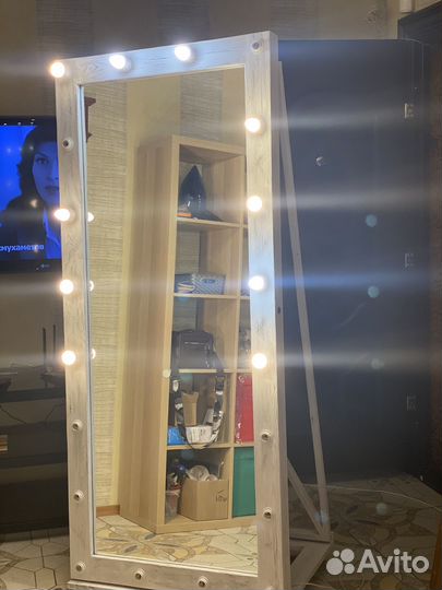 Зеркало передвижное на колесах,ножках