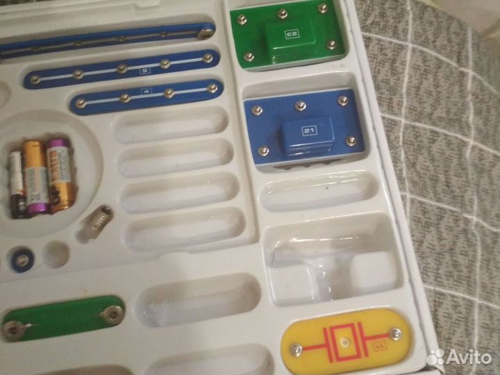 Электронный конструктор знаток