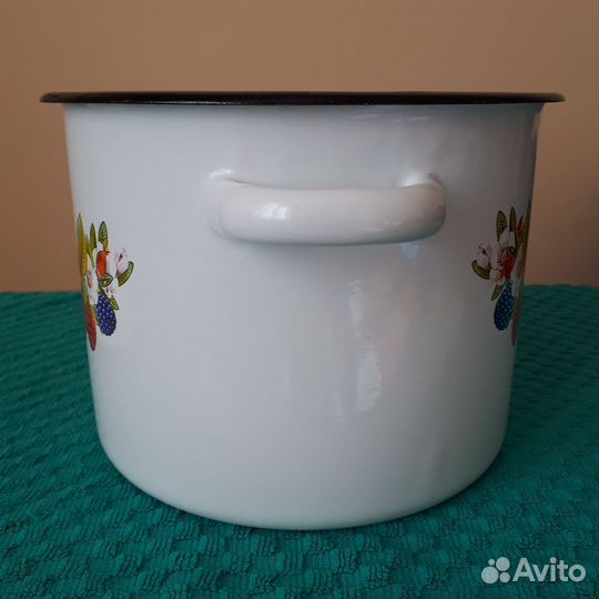 Кастрюля эмалированная 3,5 л Новая