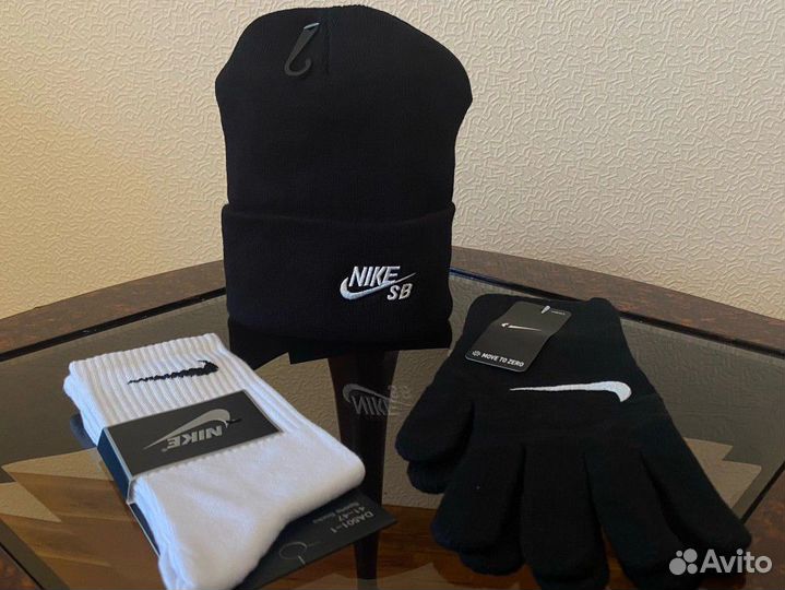 Шапка и перчатки nike