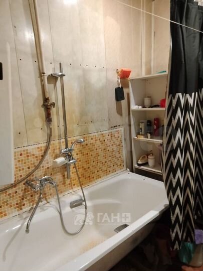Комната 24 м² в 5-к., 1/4 эт.