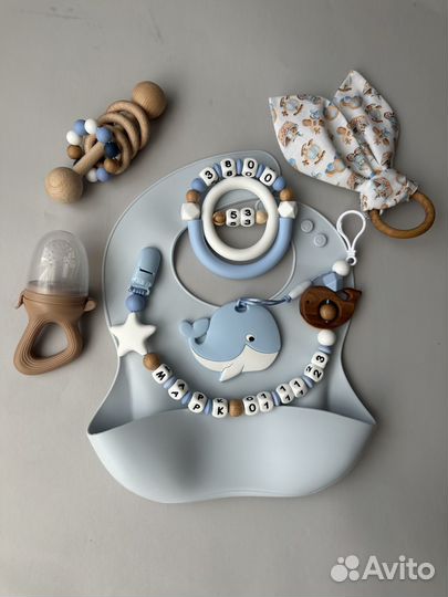 Именные держатели для пустышек