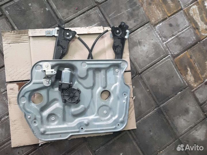 Стеклоподъёмник передний правый Nissan Qashqai