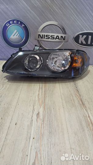 Фара Nissan almera N16 Лев