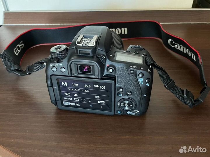 Зеркальный фотоаппарат Canon 77D