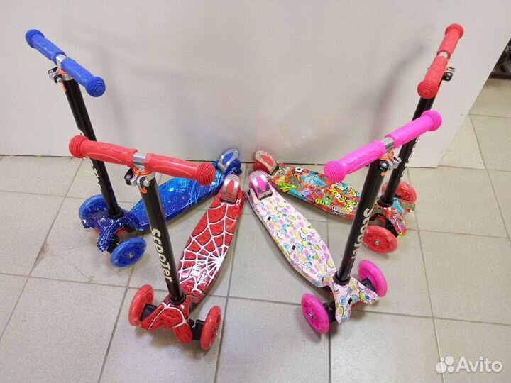 Самокат трехколесный детский с рисунком