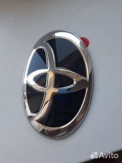 Эмблема toyota camry 50