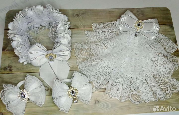 Кружевное брошь-жабо, резинка на пучок и банты