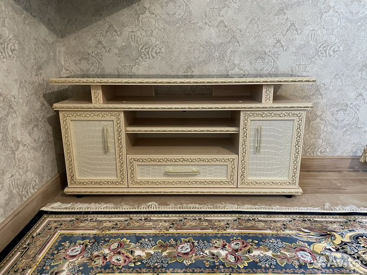 Подставка под телевизор