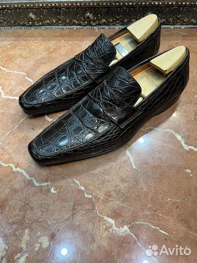 Туфли лоферы из кожи крокодила Santoni