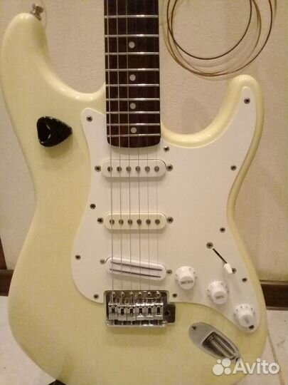 Электрогитара Fender Squier Stratocaster HSS-Корея