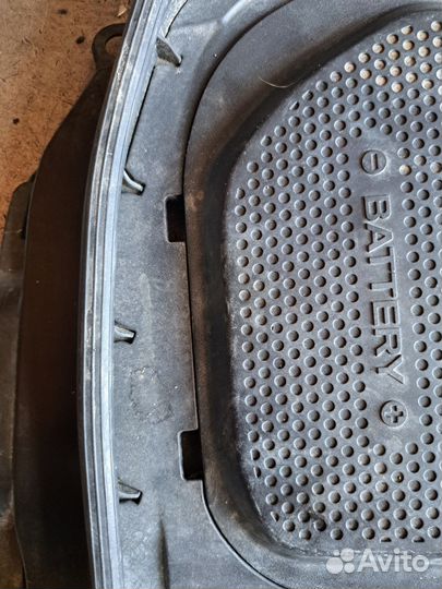 Накладка подкапотная Nissan Fuga