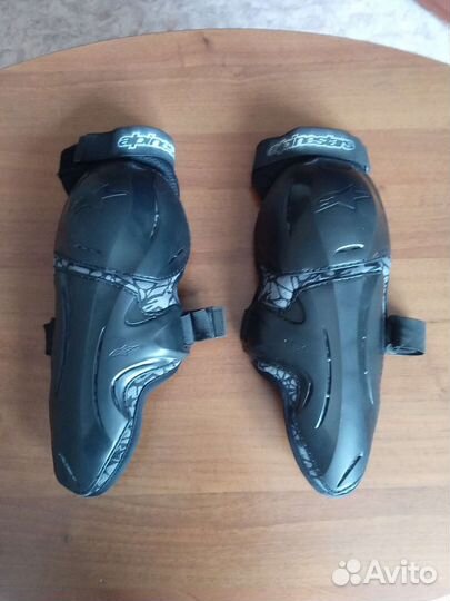 Мотонаколенники Alpinestars