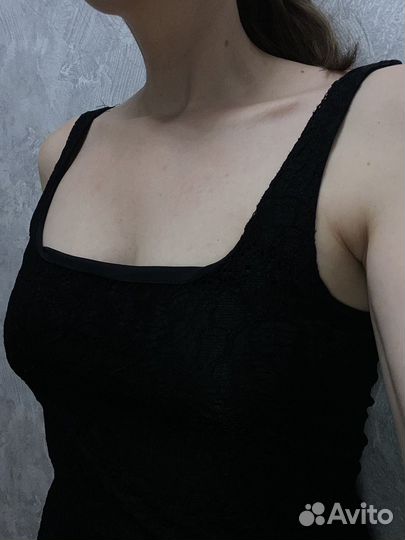 Платье на бретельках кружево