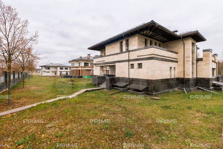 Дом 938 м² на участке 34,1 сот.