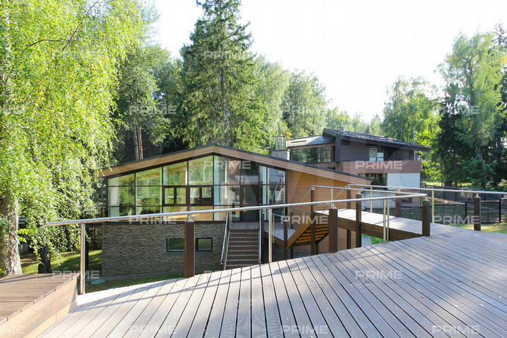 Дом 710 м² на участке 32 сот.