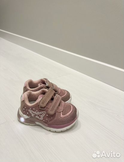 Кроссовки котофей 20