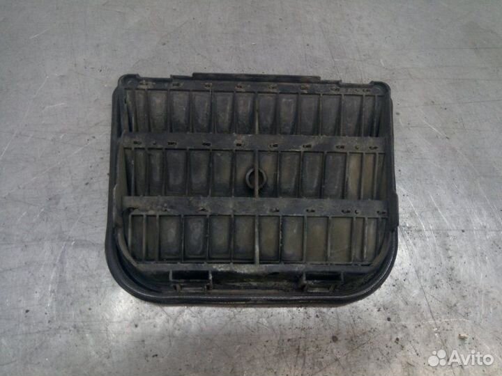 Решетка вентиляционная Volvo S60 седан 2.5 2007