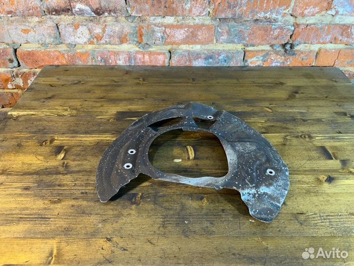 Пыльник тормозного диска передний левый Bmw X5 E70