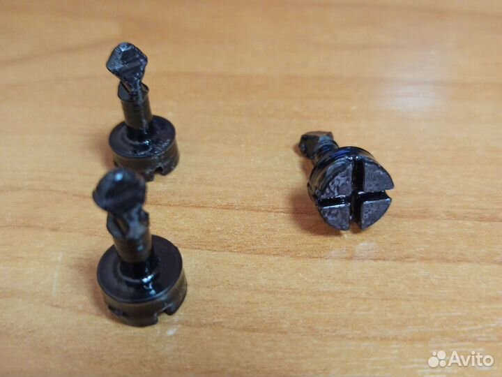 Фиксатор крышки двигателя Audi A6