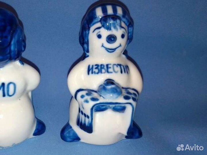 Статуэтка Известия снеговик-хоккеист Гжель