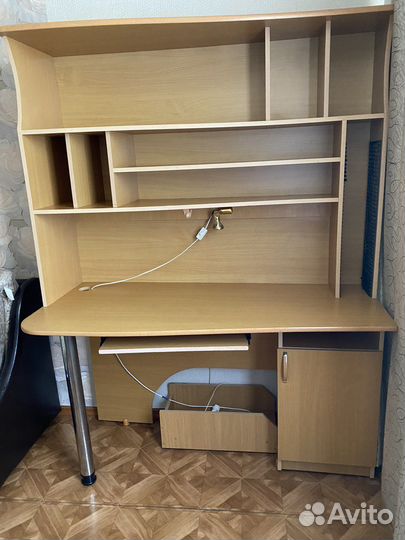 Письменный стол