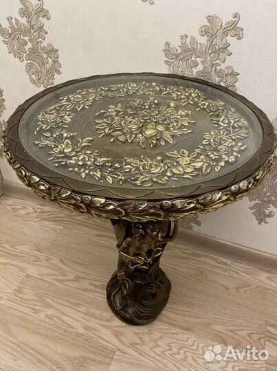 Декоративный столик