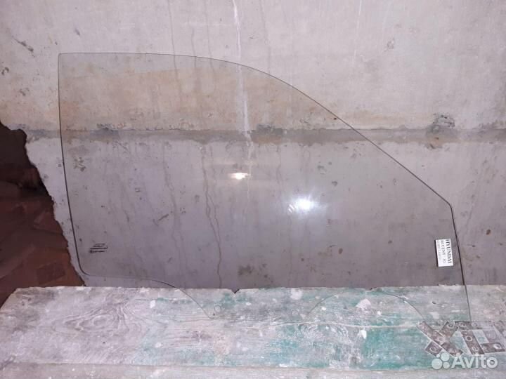 Стекло двери Hyundai Accent переднее правое