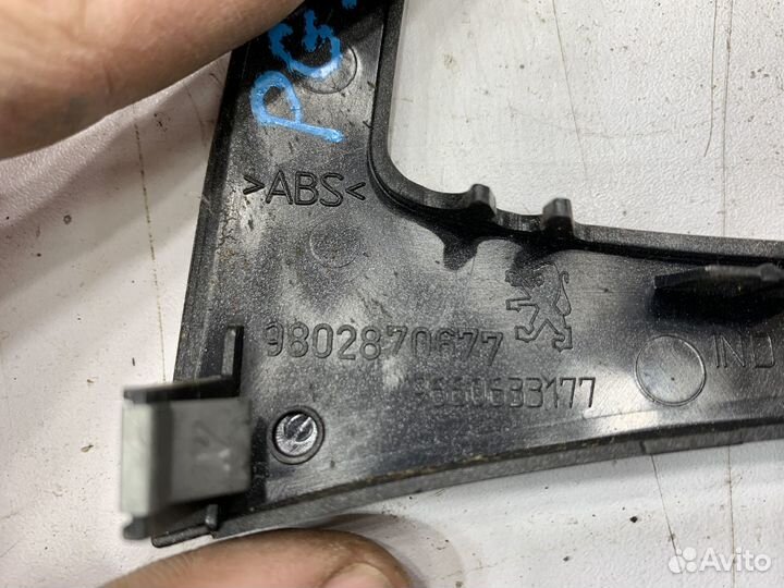 Peugeot 408 308 декоративная накладка МКПП