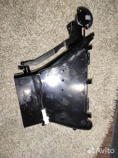 Вентиляционная решетка правая 64227946267 новый