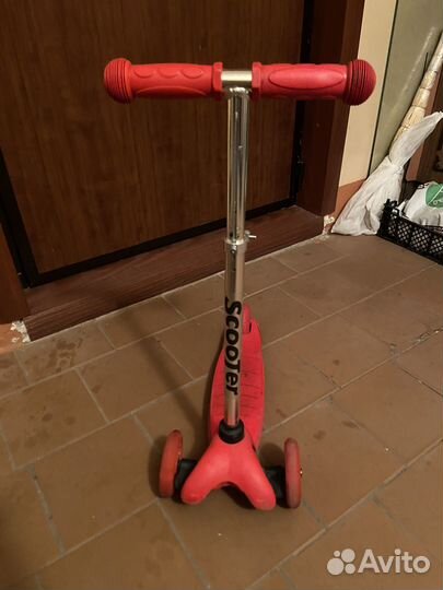 Самокат трехколесный