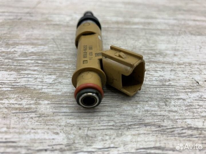 Форсунка топливная Toyota Avensis универсал