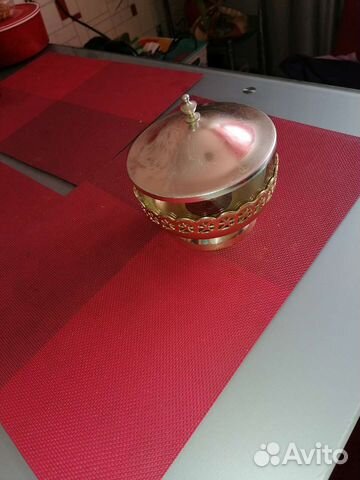 Конфетницу, сахарница