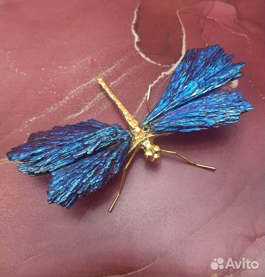 Кианит Стрекоза из кианита Ведьмина метла