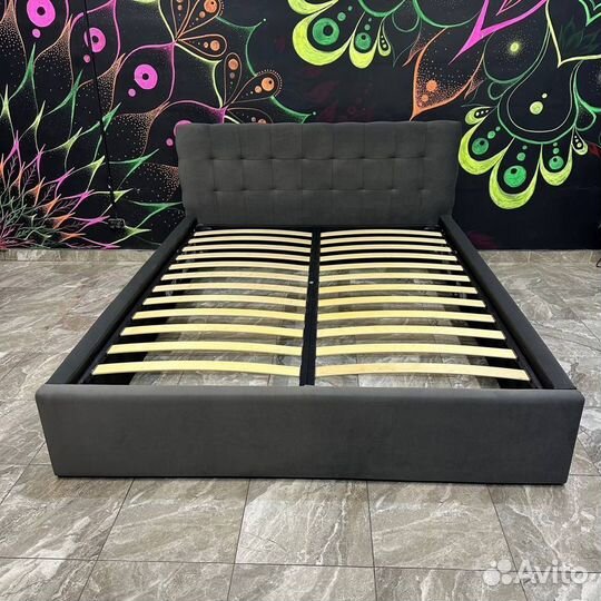 Кровать двухспальная с матрасом 160х200