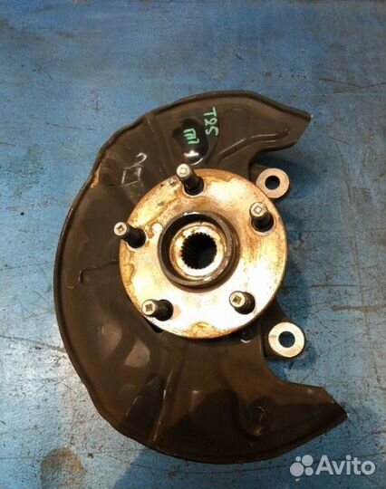 Ступица передняя правая Toyota Avensis T25