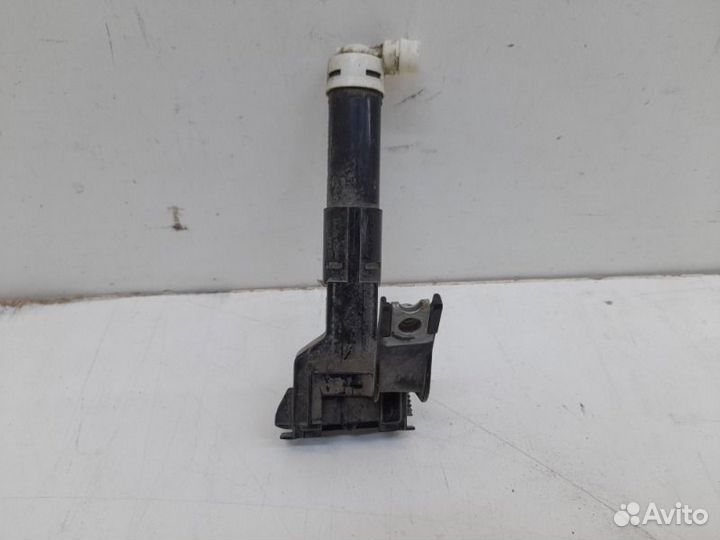 Форсунка омывателя передняя правая Toyota Land