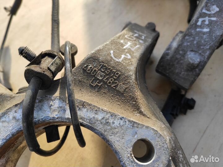 Кулак поворотный 1.3 1.4 1.6 Opel Astra J