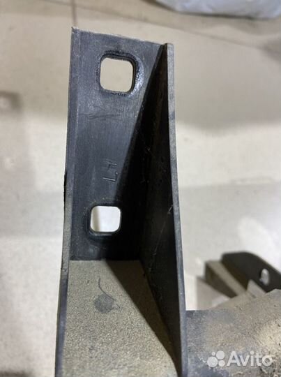 Направляющая фары левая bmw e90,e91 дорест