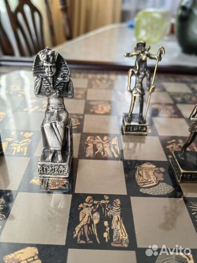 Шахматы с металлическими фигурами Египта