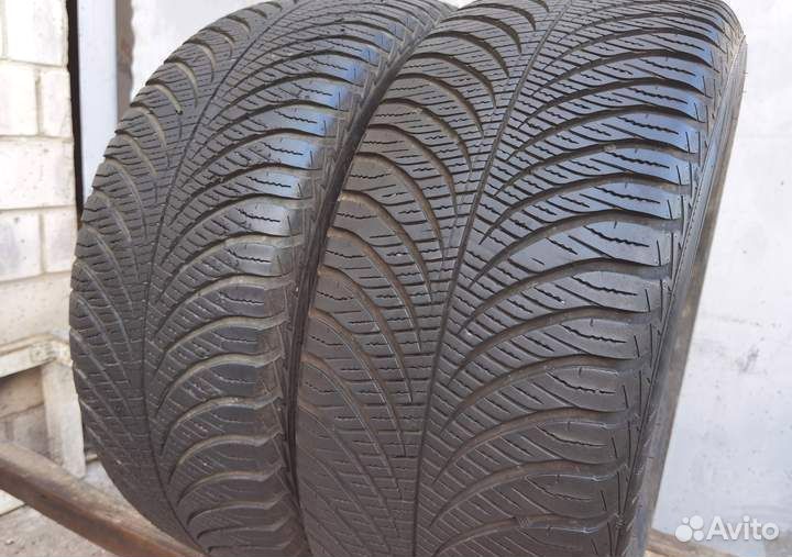 Goodyear Vector 4Seasons 235/55 R17 103V