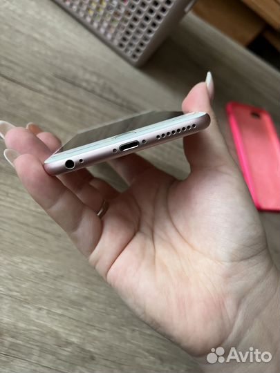 Телефон iPhone 6s plus rose gold
