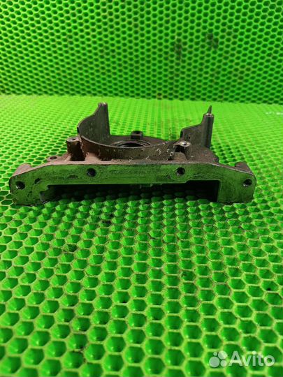 Крышка коленвала передняя Volkswagen Multivan