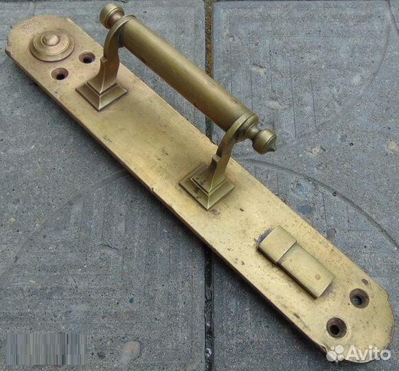 Старинная латунная дверная ручка